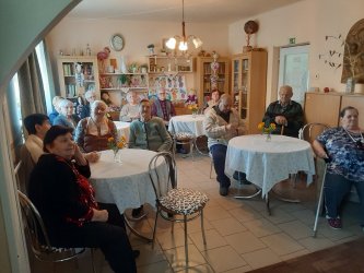 Október, mesiac úcty k starším