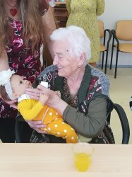 Terapeutické bábiky pre láskyplné spomienky v ZSS Rimava