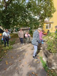 Jesenné upratovanie v areáli  zariadenia